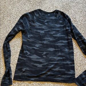 Athleta Black and Gray Camo Long Sleeve Tee